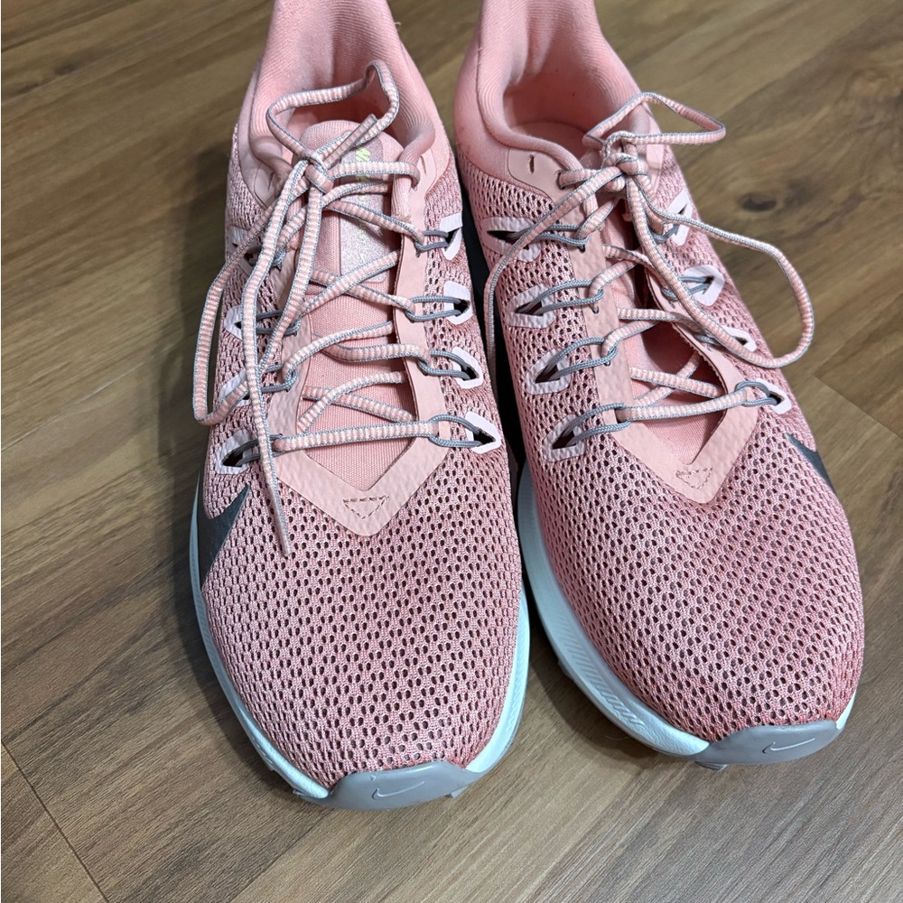 Nike Women's Athletic Shoes in Pink and Gray